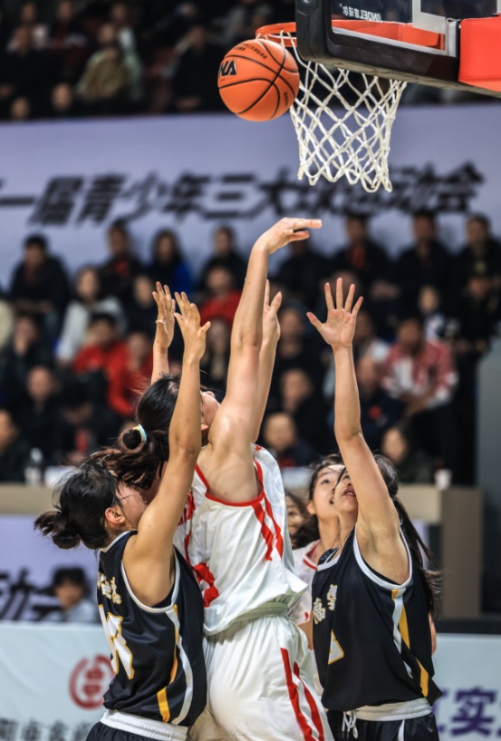 湖南主场击败福建，展现出强劲的主场气势