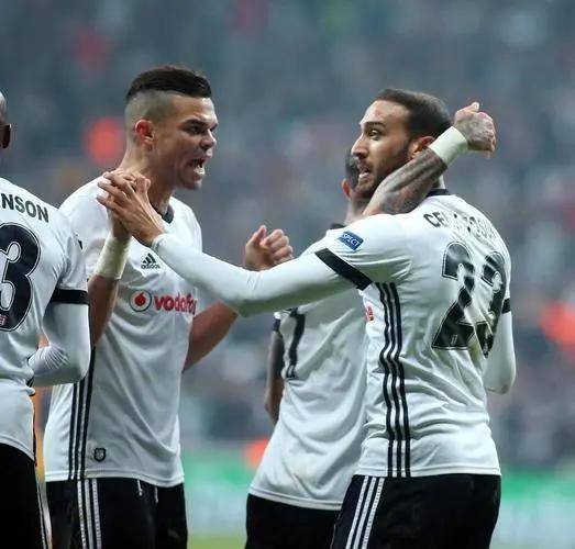 库恩斯主帅受到欠薪纠纷困扰,球队士气不振 库恩斯主帅受到欠薪纠纷困扰,球队士气不振