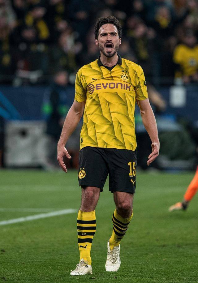 多特蒙德战胜对手，球员表现抢眼