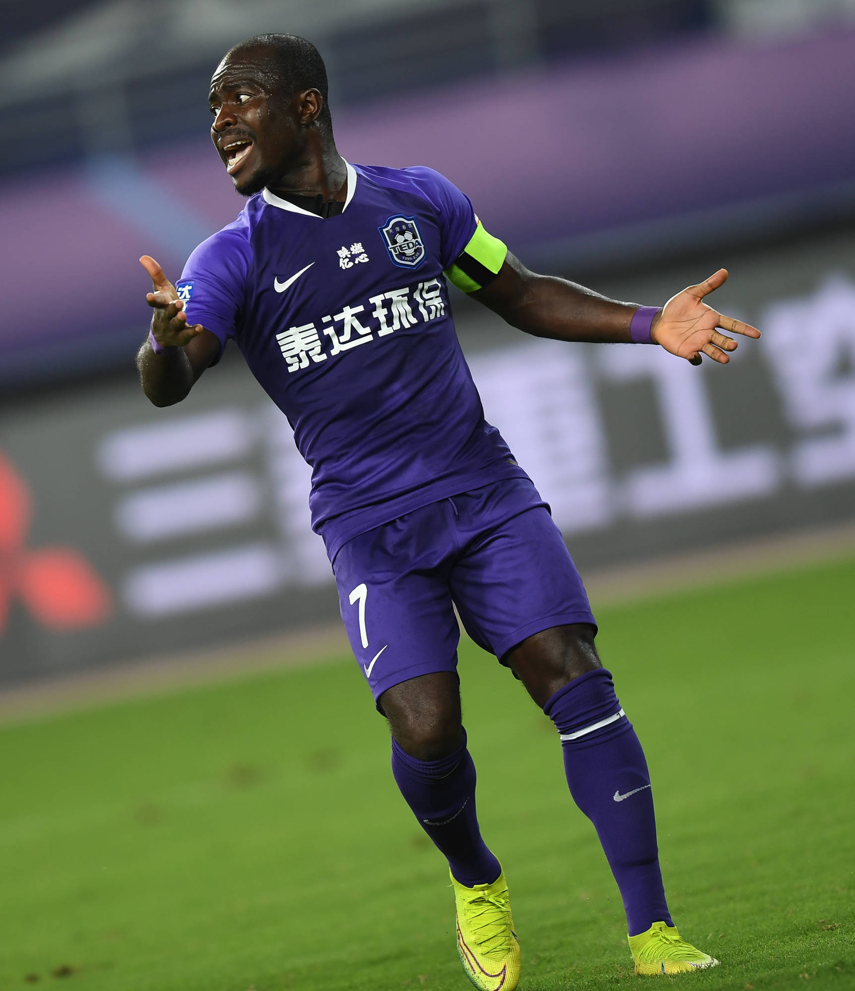 上海绿地客场小胜天津泰达，继续领跑联赛