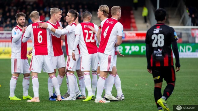 阿贾克斯大胜，小组头名稳固