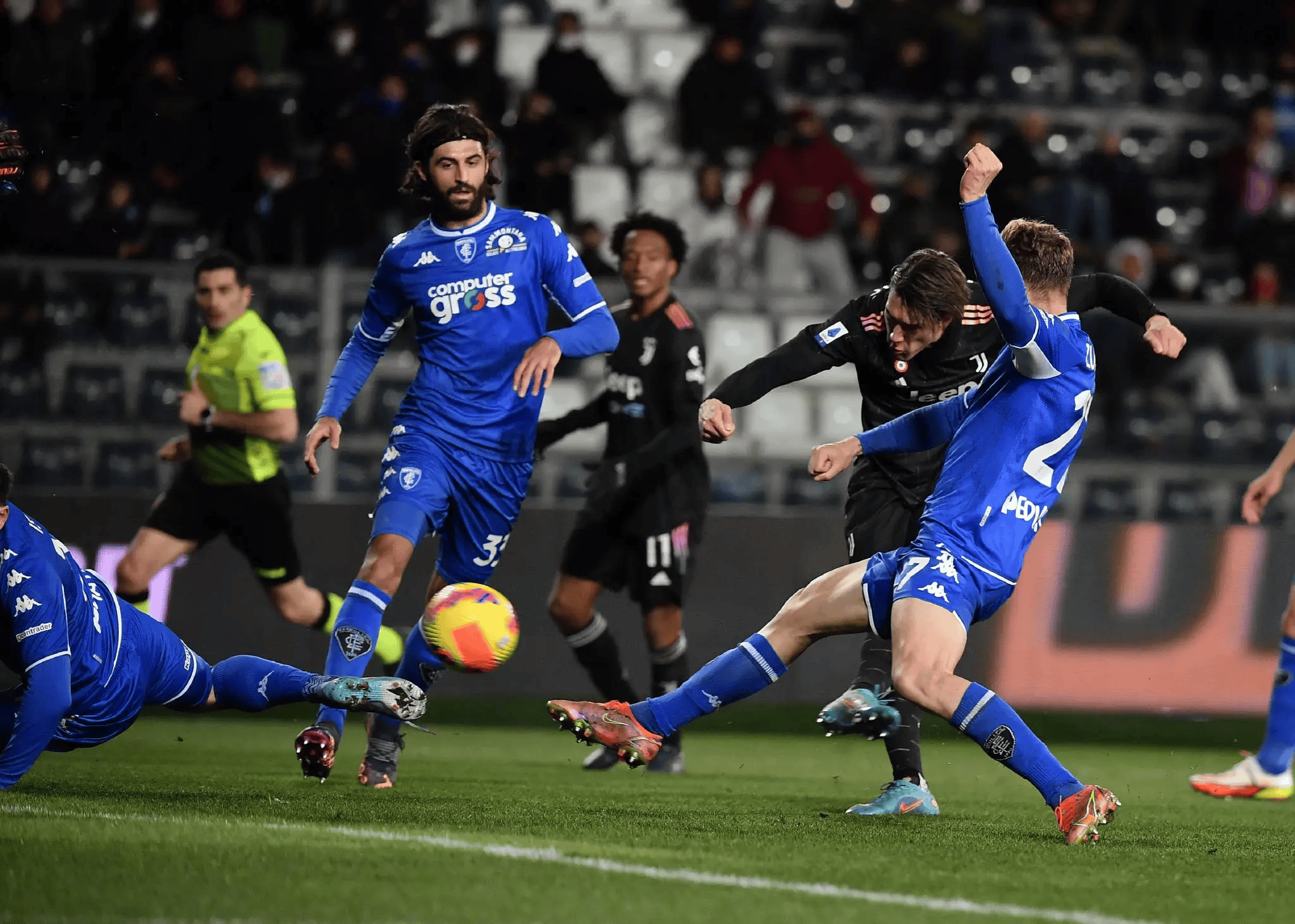 包含意大利客场战斯洛伐克，博努奇破门锁定胜局！的词条