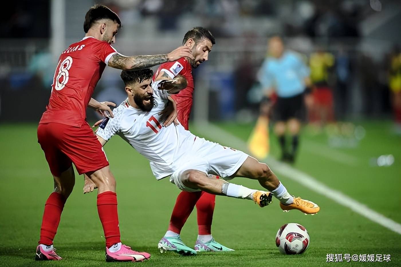 伊朗队在足球比赛中取得胜利