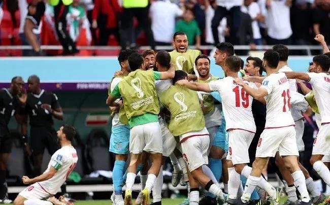 伊朗队在足球比赛中取得胜利