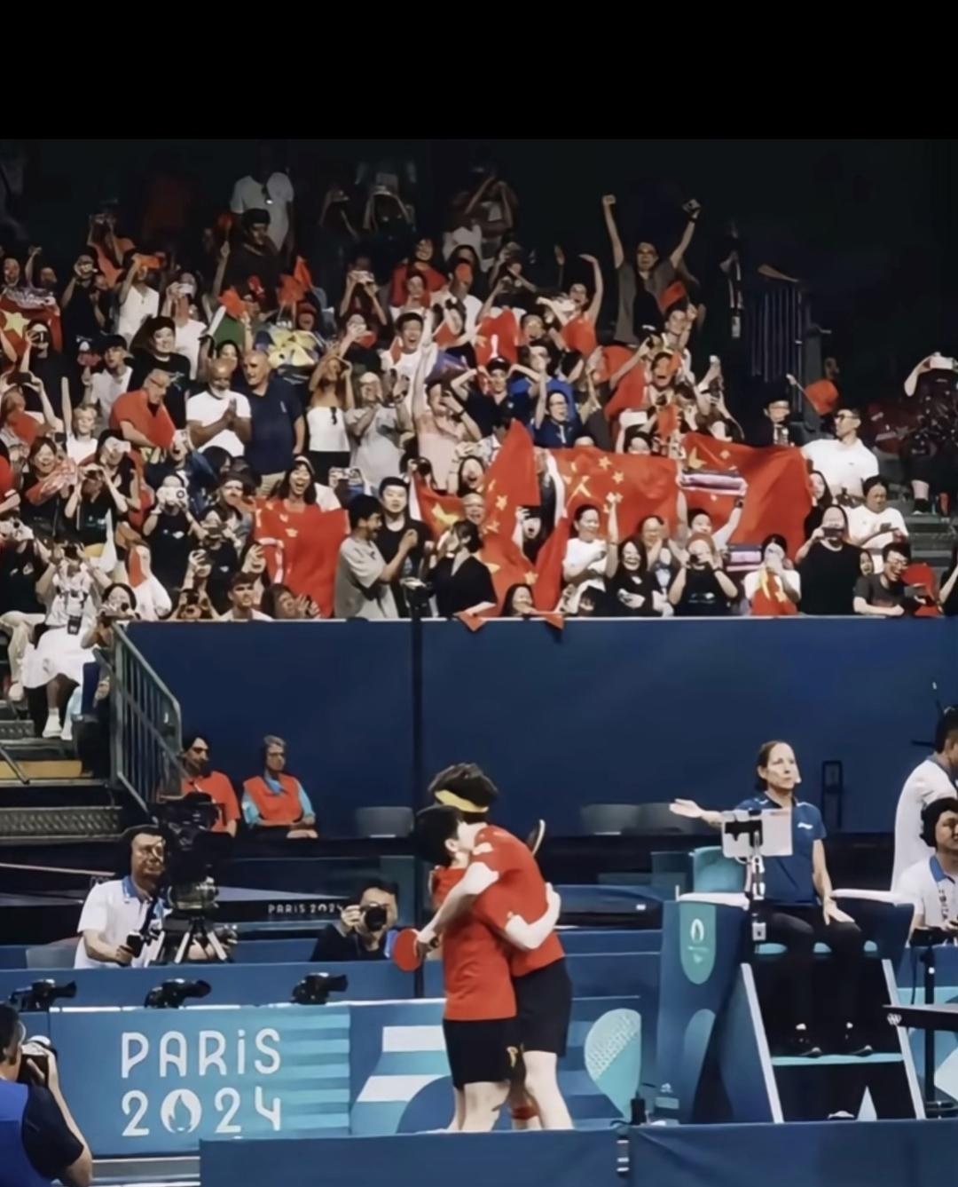 关于激烈对决，球员们拼尽全力争夺胜利，赛场燃情的信息