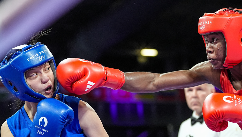 爱尔兰拳击选手豪气挥拳赢得胜利