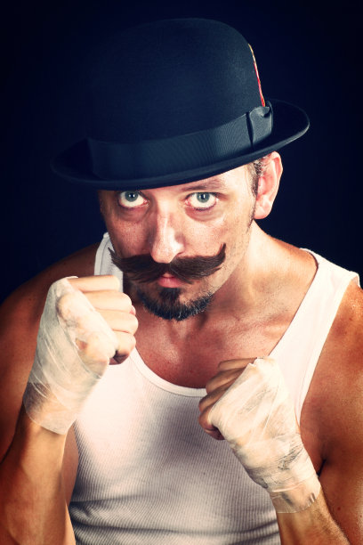 爱尔兰拳击选手豪气挥拳赢得胜利