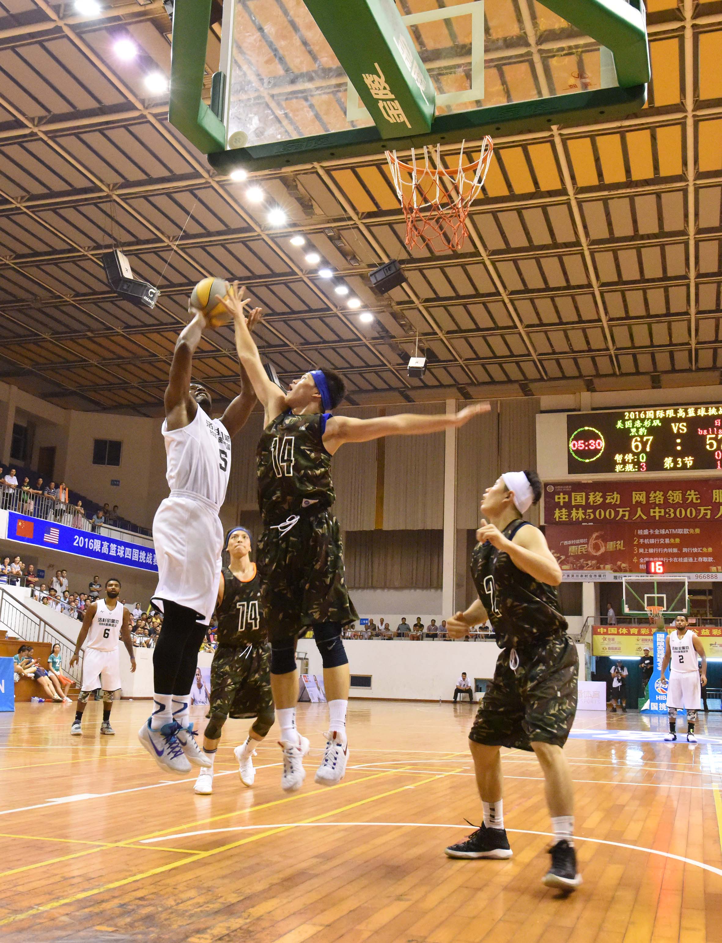 包含男子篮球联赛各队风采尽显，实力悬殊的词条