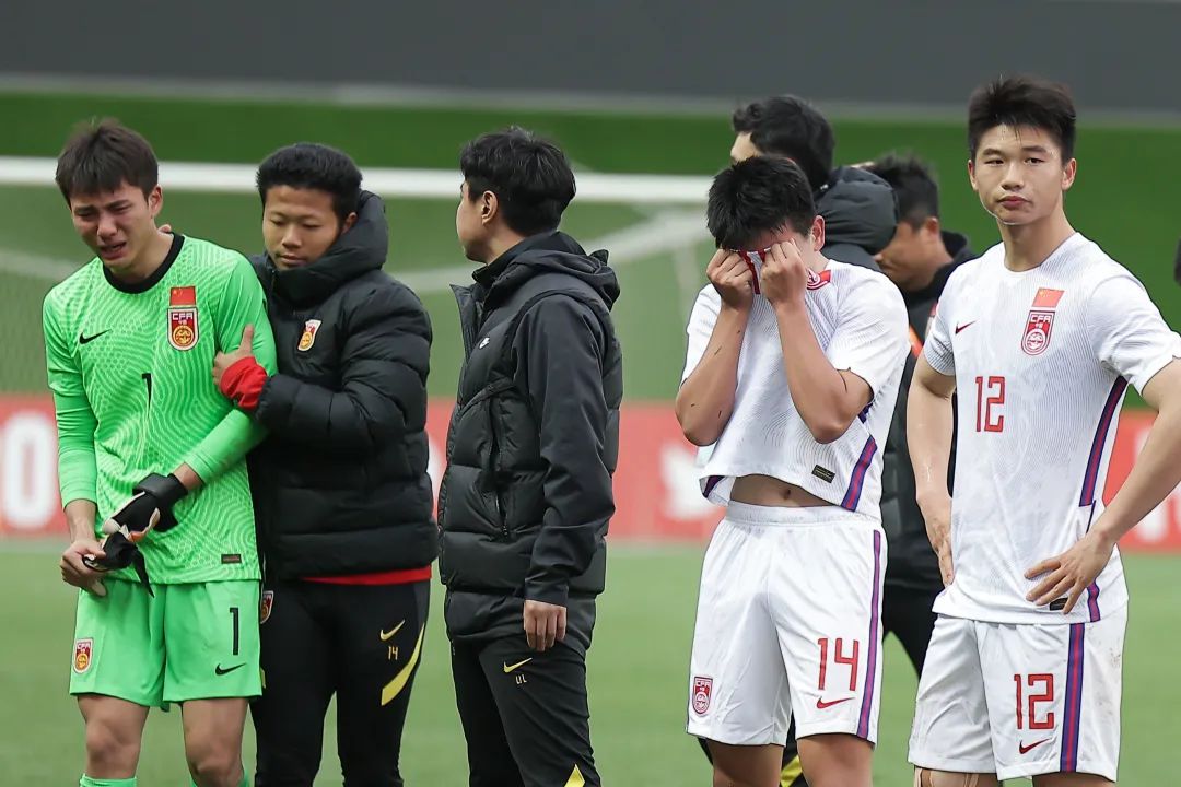 乌兹别克球队席卷对手，充满冠军气息