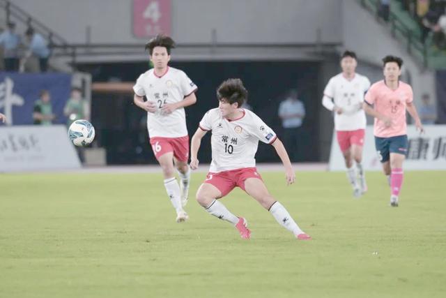 比赛风云突现，选手们全力以赴拼尽全力