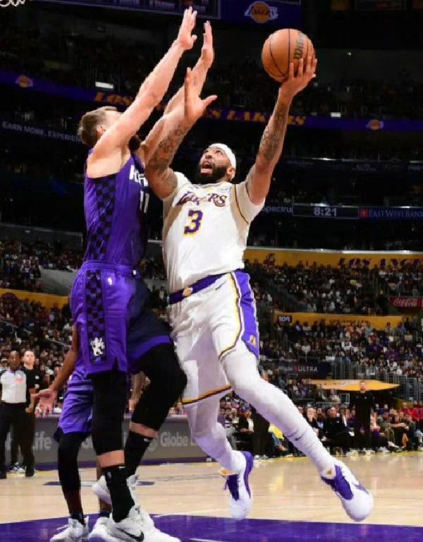 湖人战胜魔术，浓眉哥再次爆砍分的简单介绍