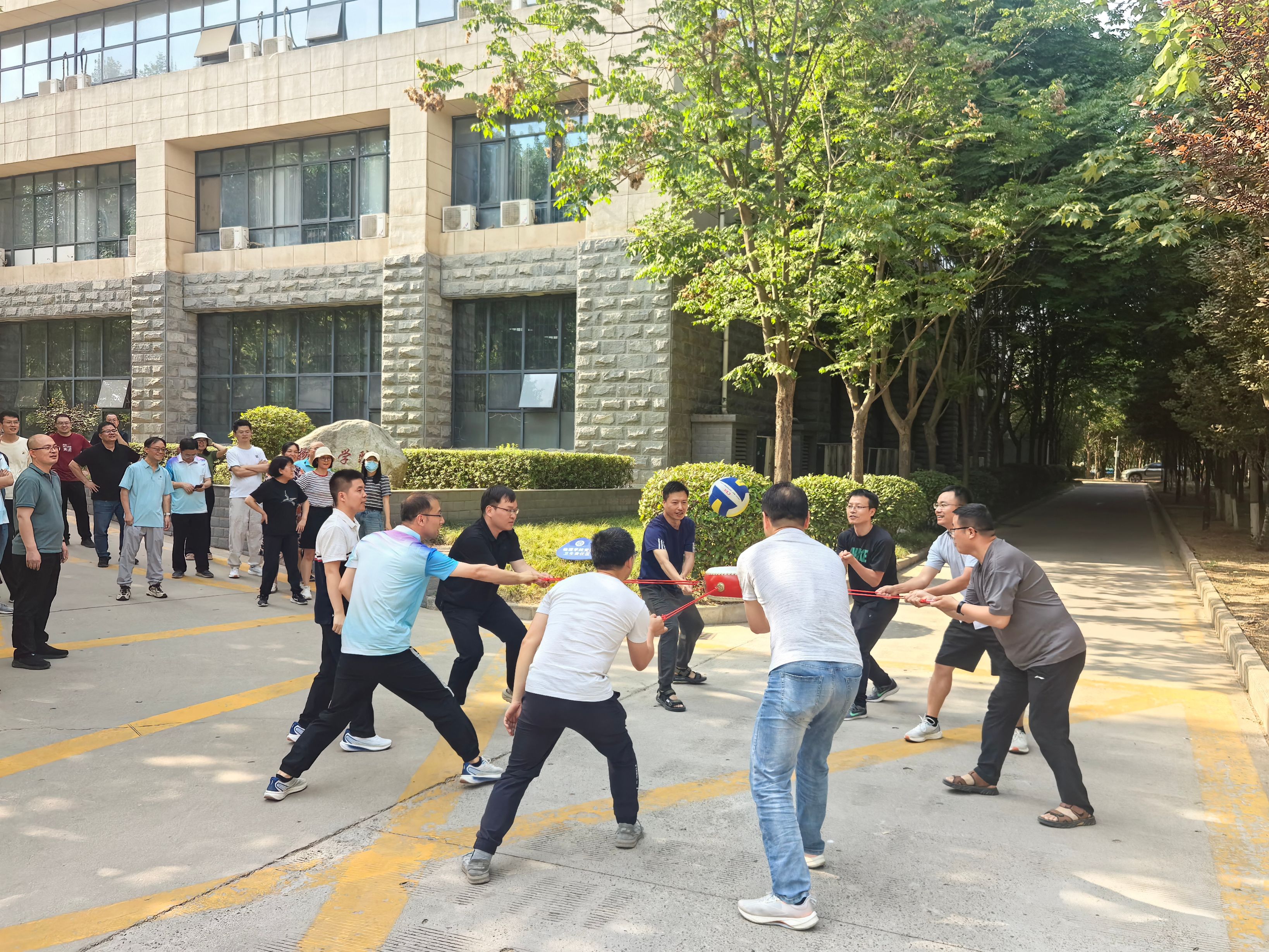 关于激烈角逐助球队锻炼团队默契协作的信息