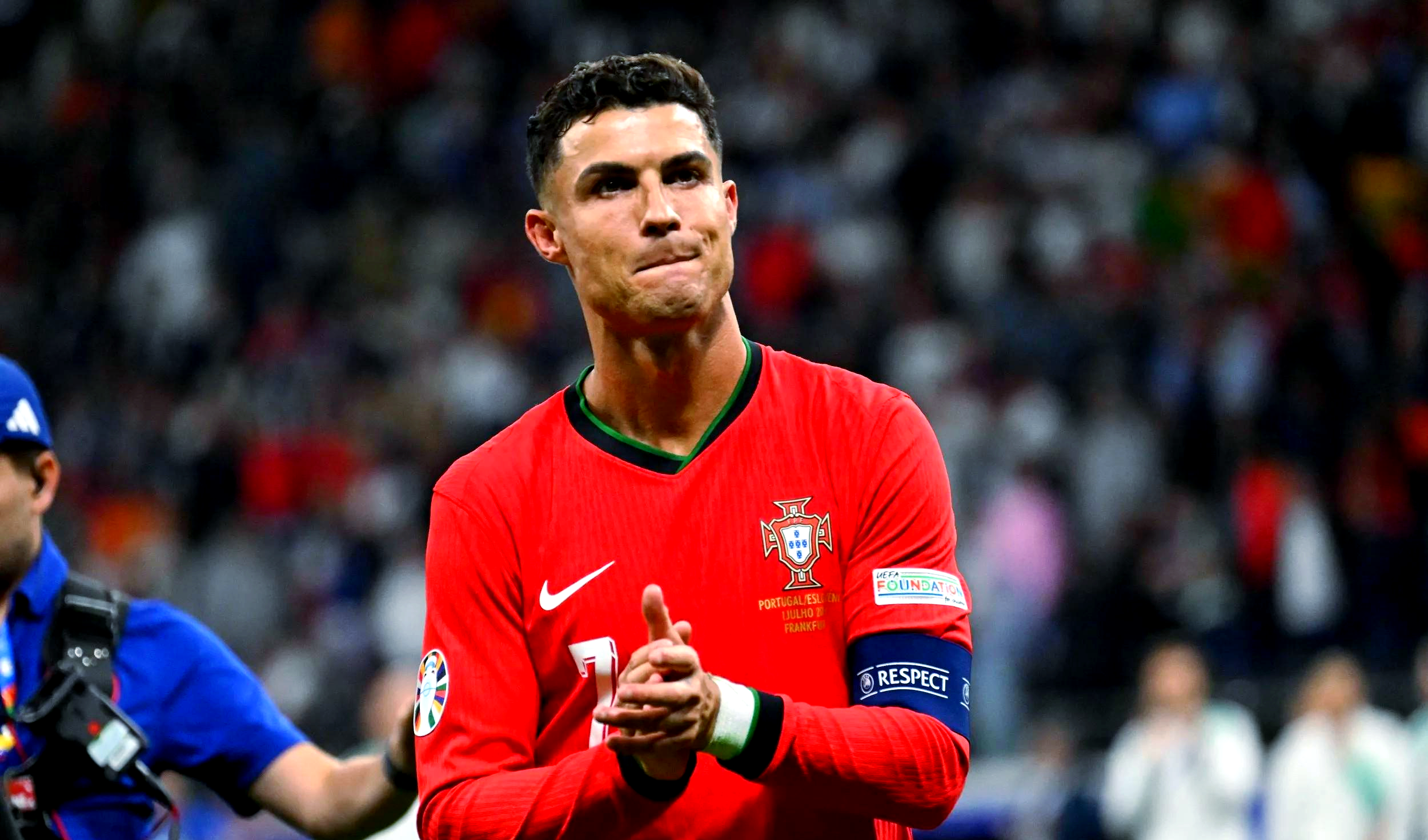 欧预赛激战频繁换将，球员表现技术高超