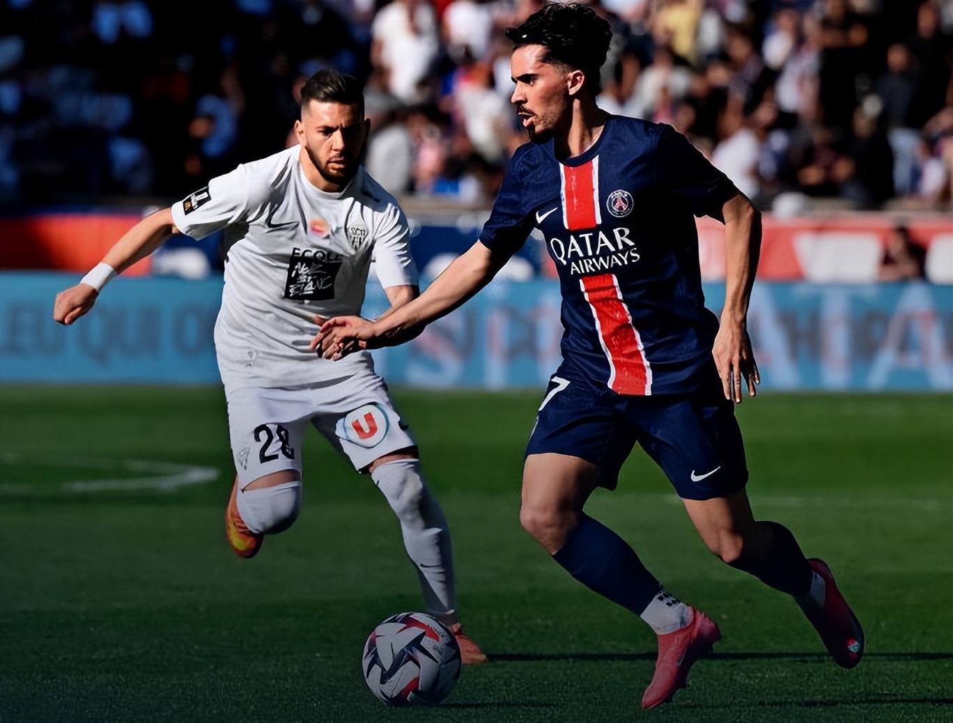 巴黎圣日耳曼力克对手，稳步前进