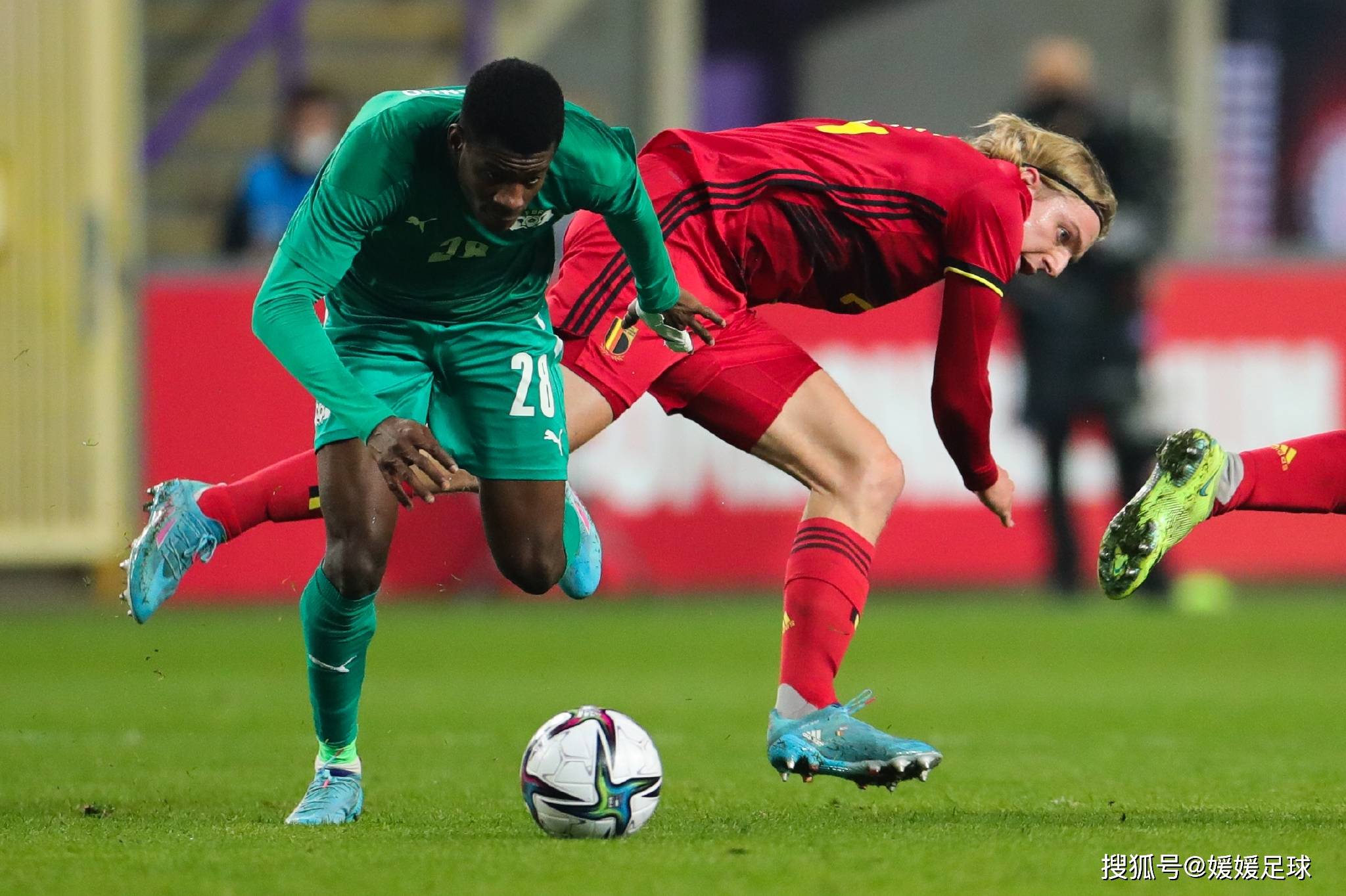 包含斯洛伐克队险胜对手，欧预赛晋级前景一片光明的词条