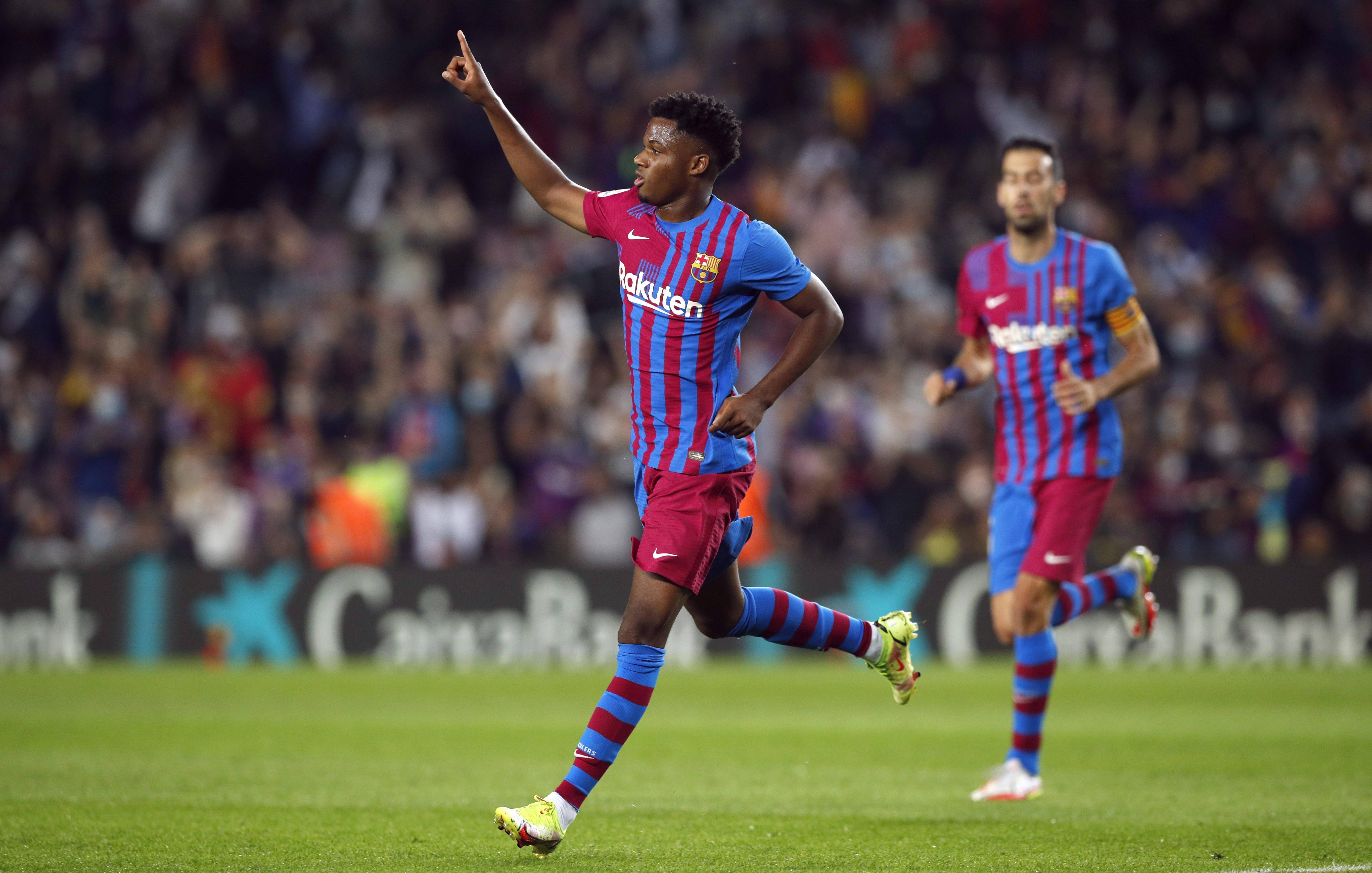 包含巴塞罗那备战国内外比赛，决心战胜一切的词条