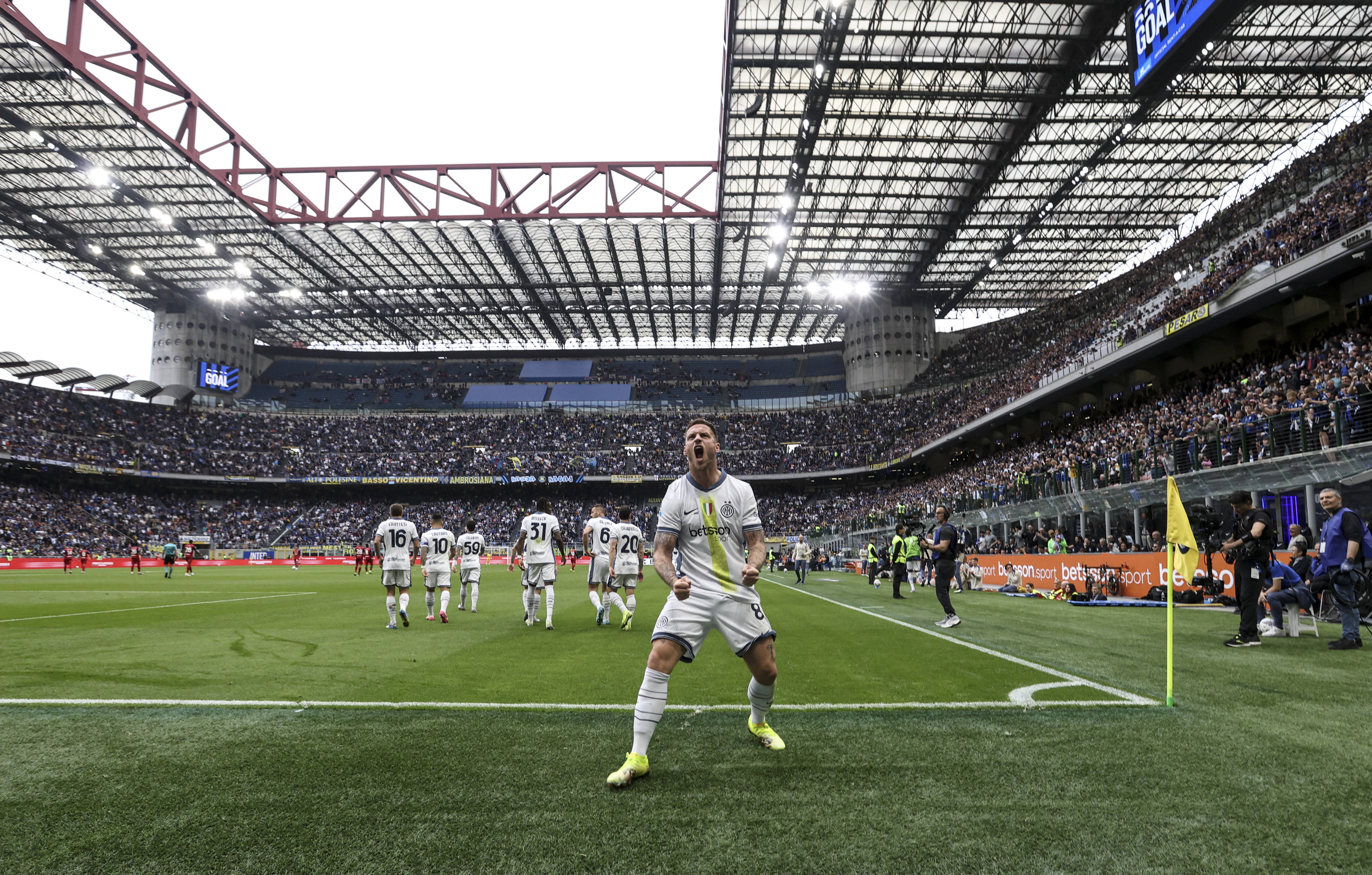 卡利亚里守门员神勇扑救，助球队拿下宝贵三分