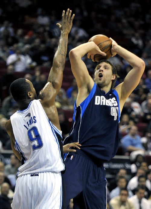 小牛再胜公牛,唐西奇状态回勇 小牛再胜公牛,唐西奇状态回勇