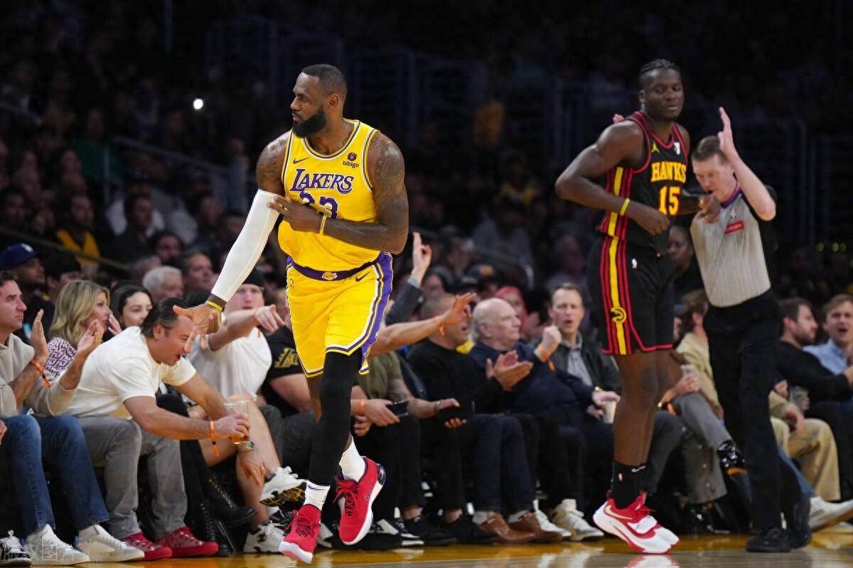 湖人大胜老鹰,继续保持不败 湖人大胜老鹰,继续保持不败