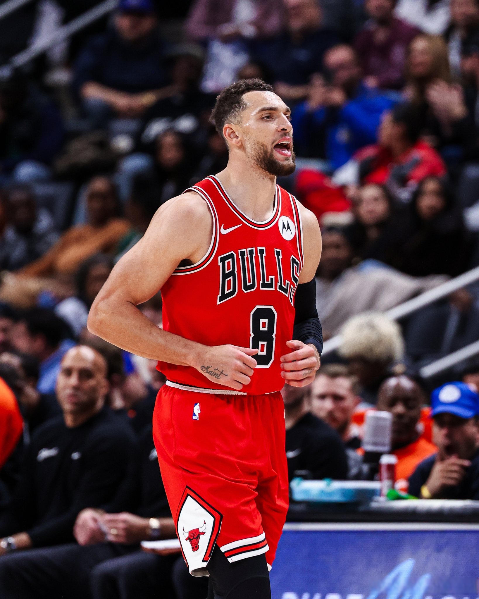 公牛击败黄蜂,拉文砍下30分 公牛击败黄蜂,拉文砍下30分