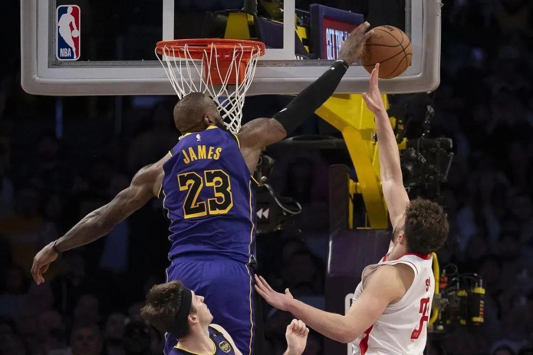 NBA比赛：湖人击败火箭，晋级西部决赛