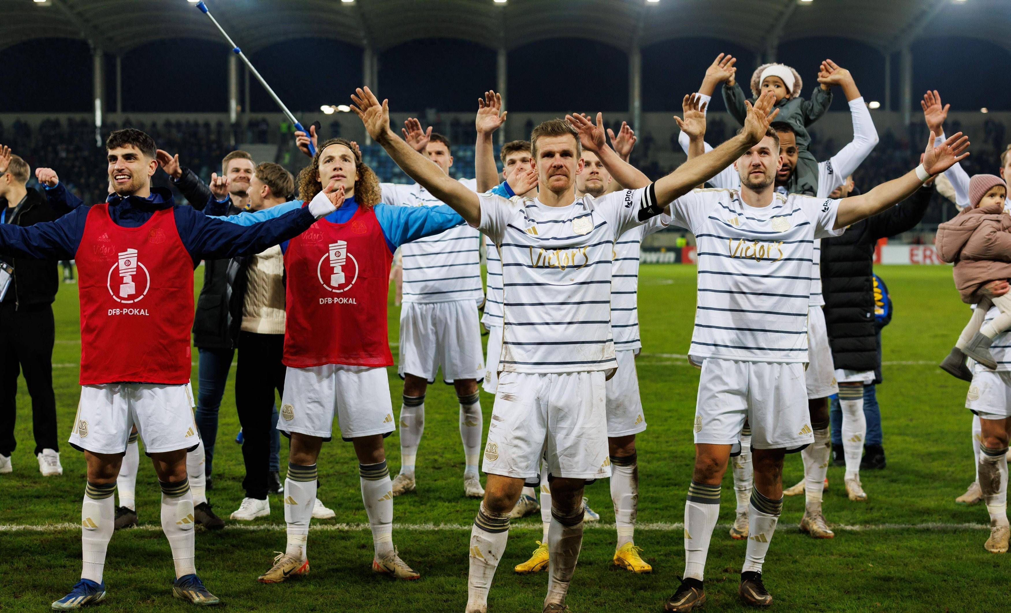 拜仁客战逆转胜法兰克福，领先优势扩大至多少分？的简单介绍