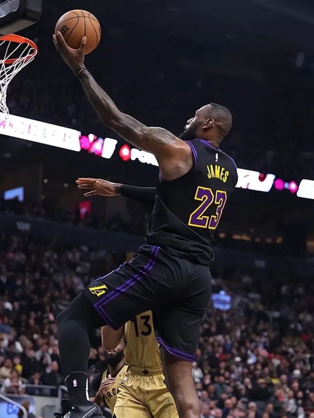 湖人战胜篮网，迈向西部前列