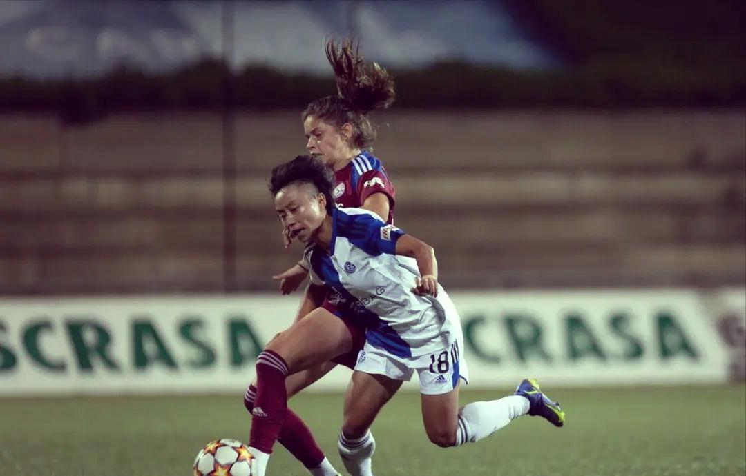 瑞士女足在比赛中展现了出色的技术水平