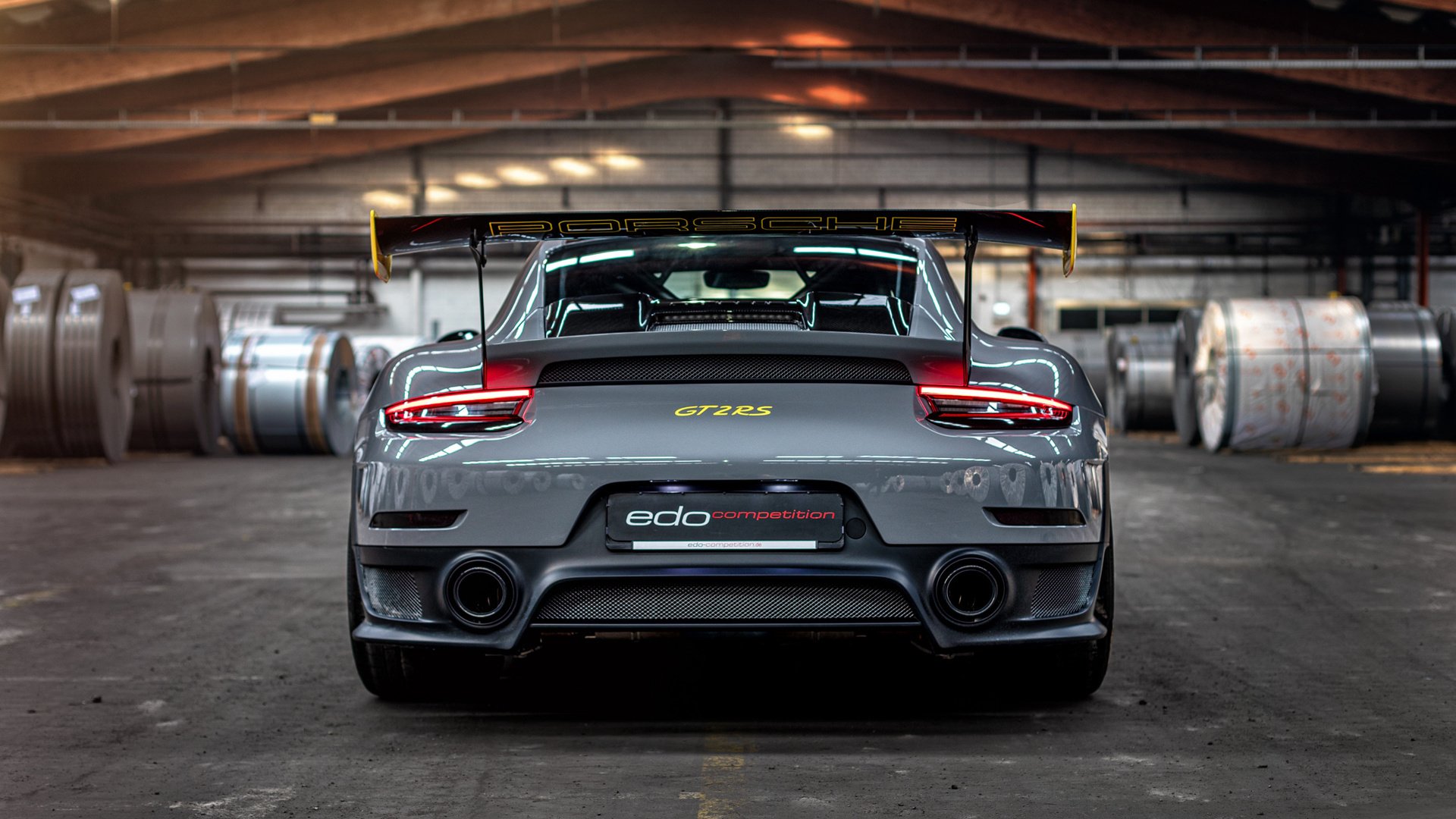 红牛二队绝杀雷诺车队,塞恩斯高光表现背后的战术与意志